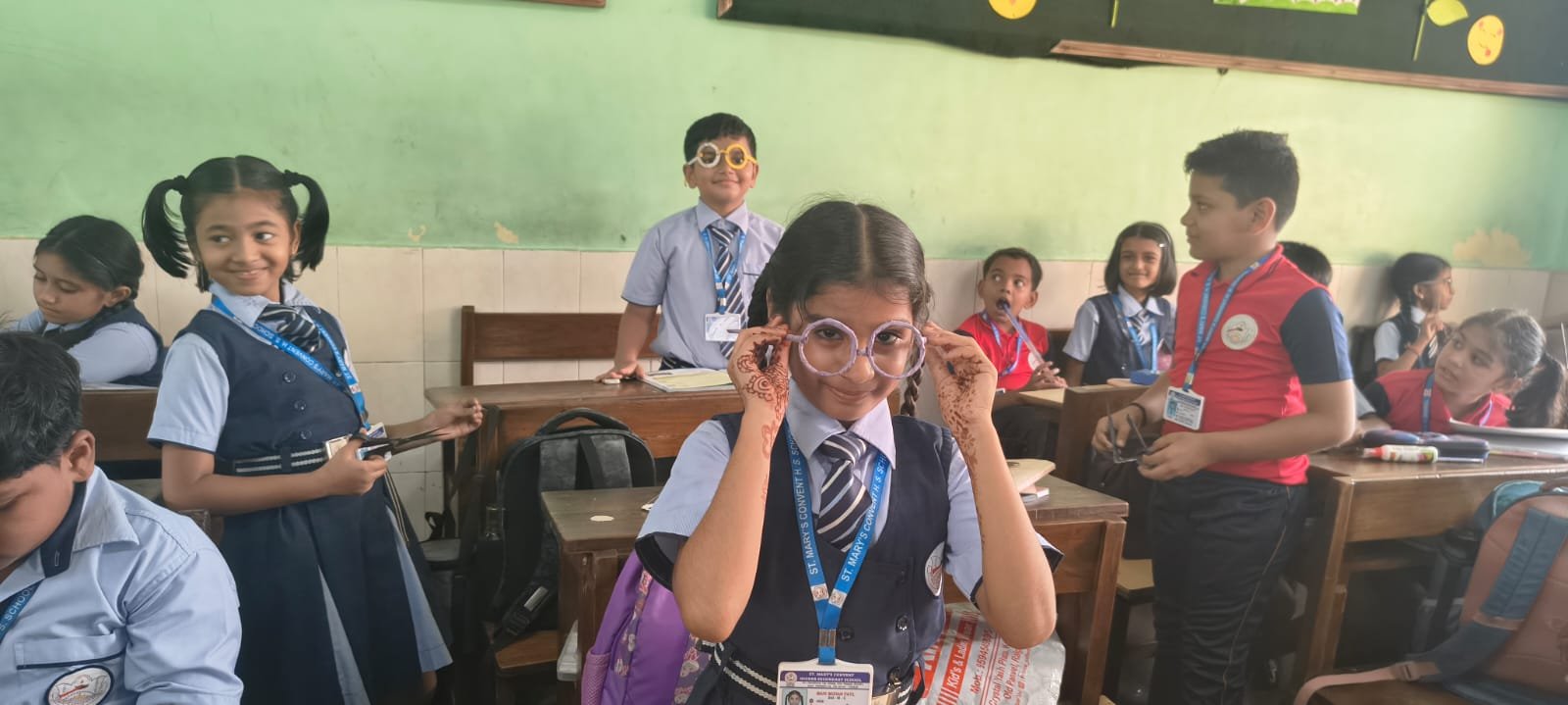 Class III – Gandhi’s Spectacles Making Activity